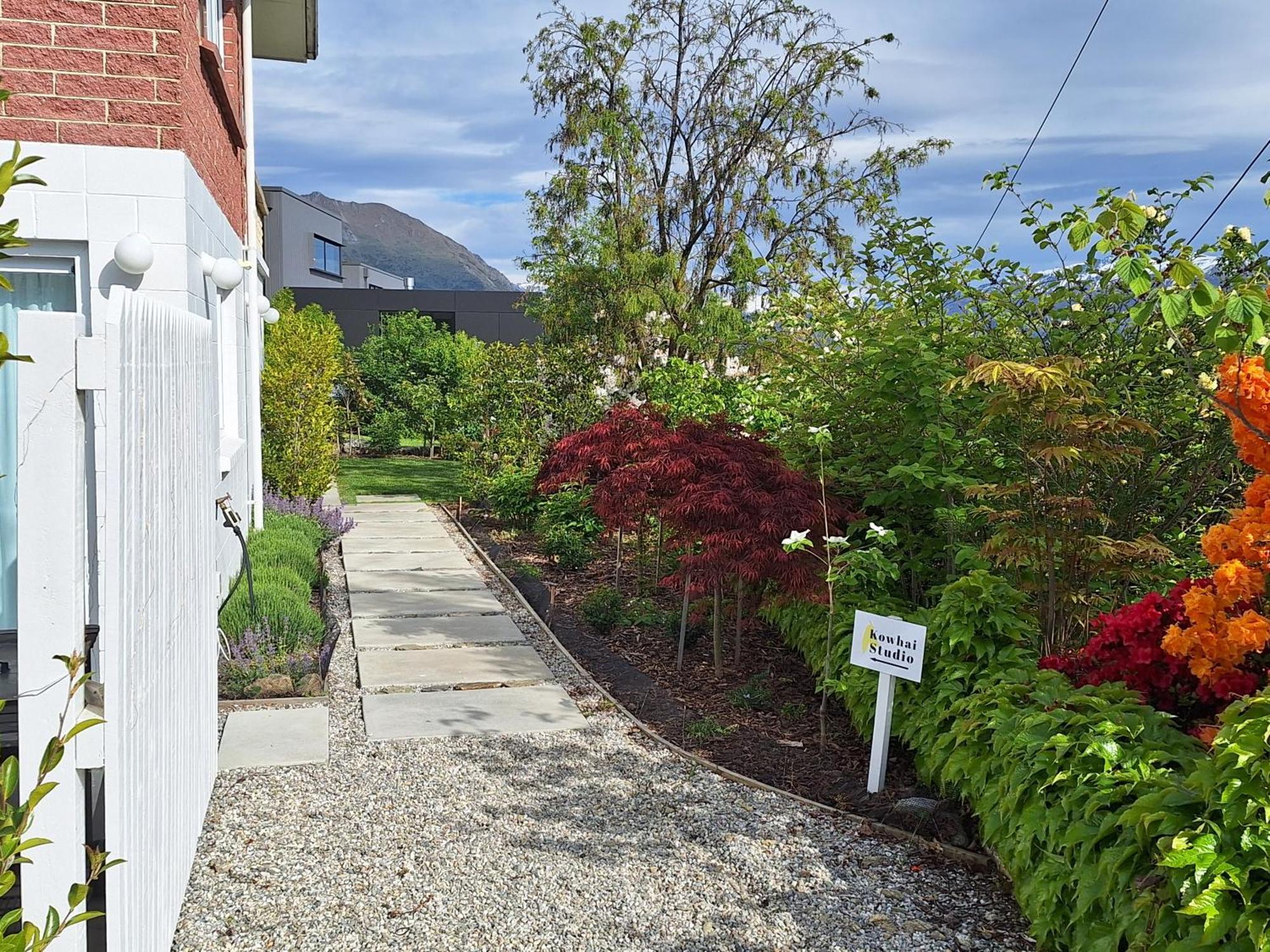 Kowhai Studio -Private Opposite Golf Course In Central Wanaka Apartment Bagian luar foto